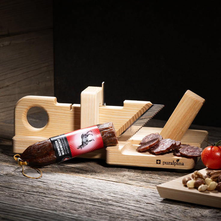 Puralpina Geschenkset mit Wursthobel aus Eschenholz, Schweizer Wildwurst und geschnittenen Wurstscheiben